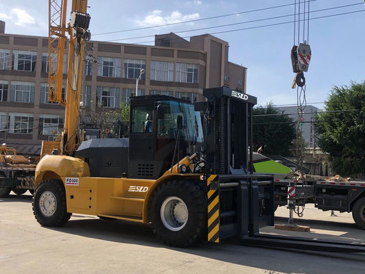 Ön veya arka tekerlek direksiyonu ile mekanik çok yönlü 28 ton ağır yük yükleyici çatal kaldırıcı