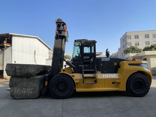 Çalışma Ağırlığı 8500 Kg Yüksek Kapasiteli Forklift, Ağır Endüstriyel Uygulamalar için Mükemmel 2500 Mm Dönüş Yarıçapı Sunar