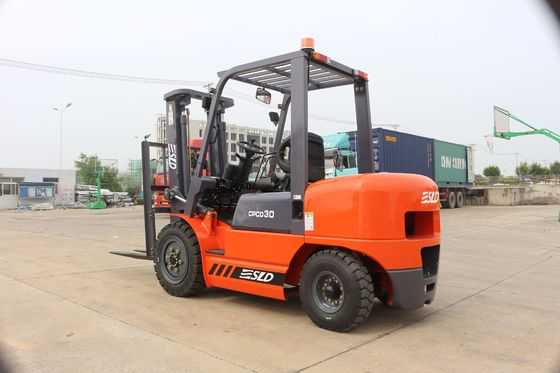 Dört Tekerlekli Pnömatik Lastikli 3 Ton Dizel Karşı Denge Forklift