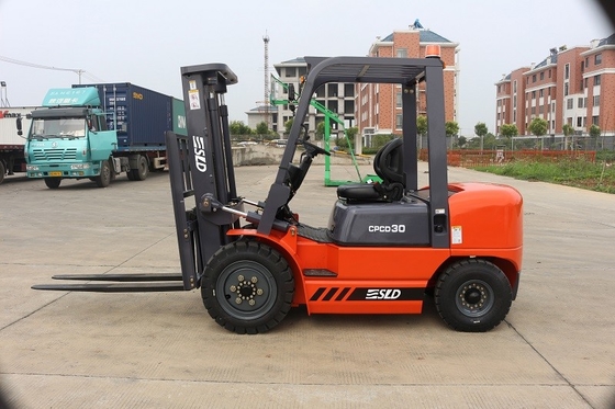 Kaldırma Yüksekliği 5000mm CPCD30 Dizel Forklift 3 Ton Yan Kaydırmalı Yüksek Direkli